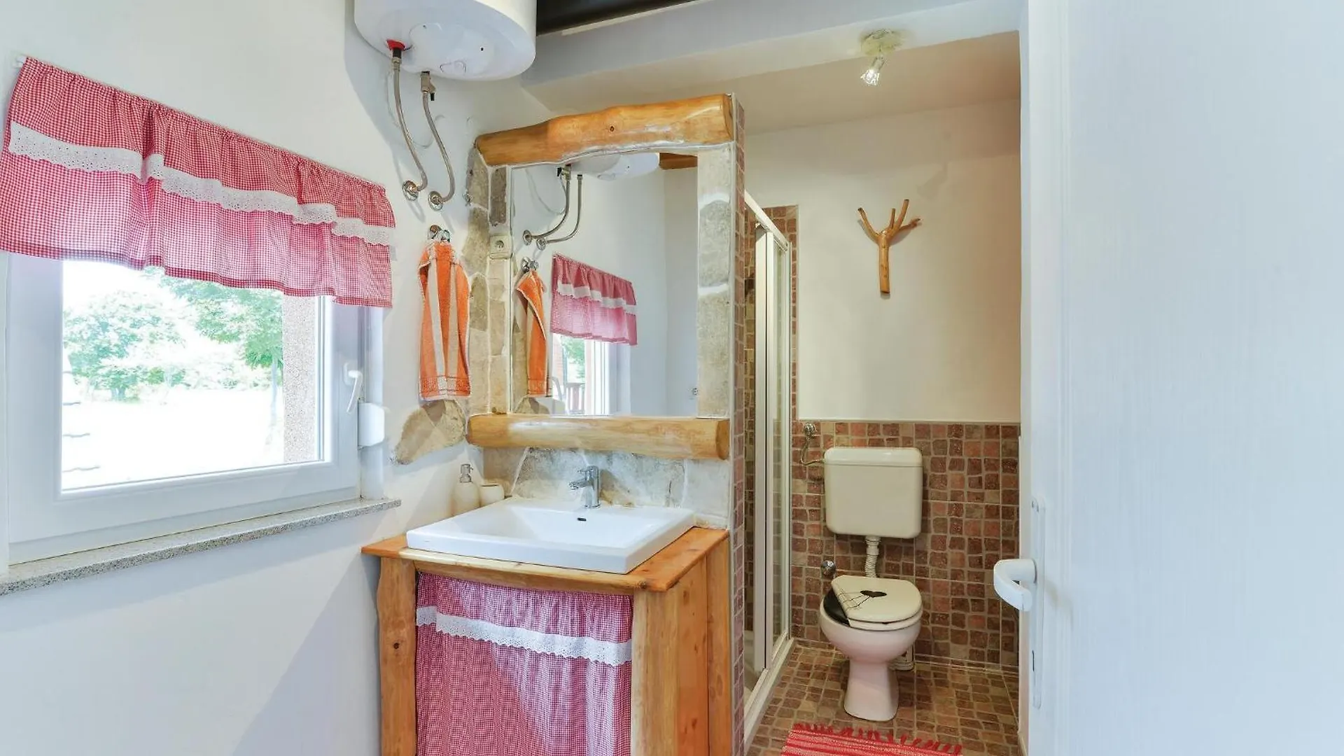 Nice Home In Gospic With Private Swimming Pool, Can Be Inside Or Outside Pridraga Ferienhaus