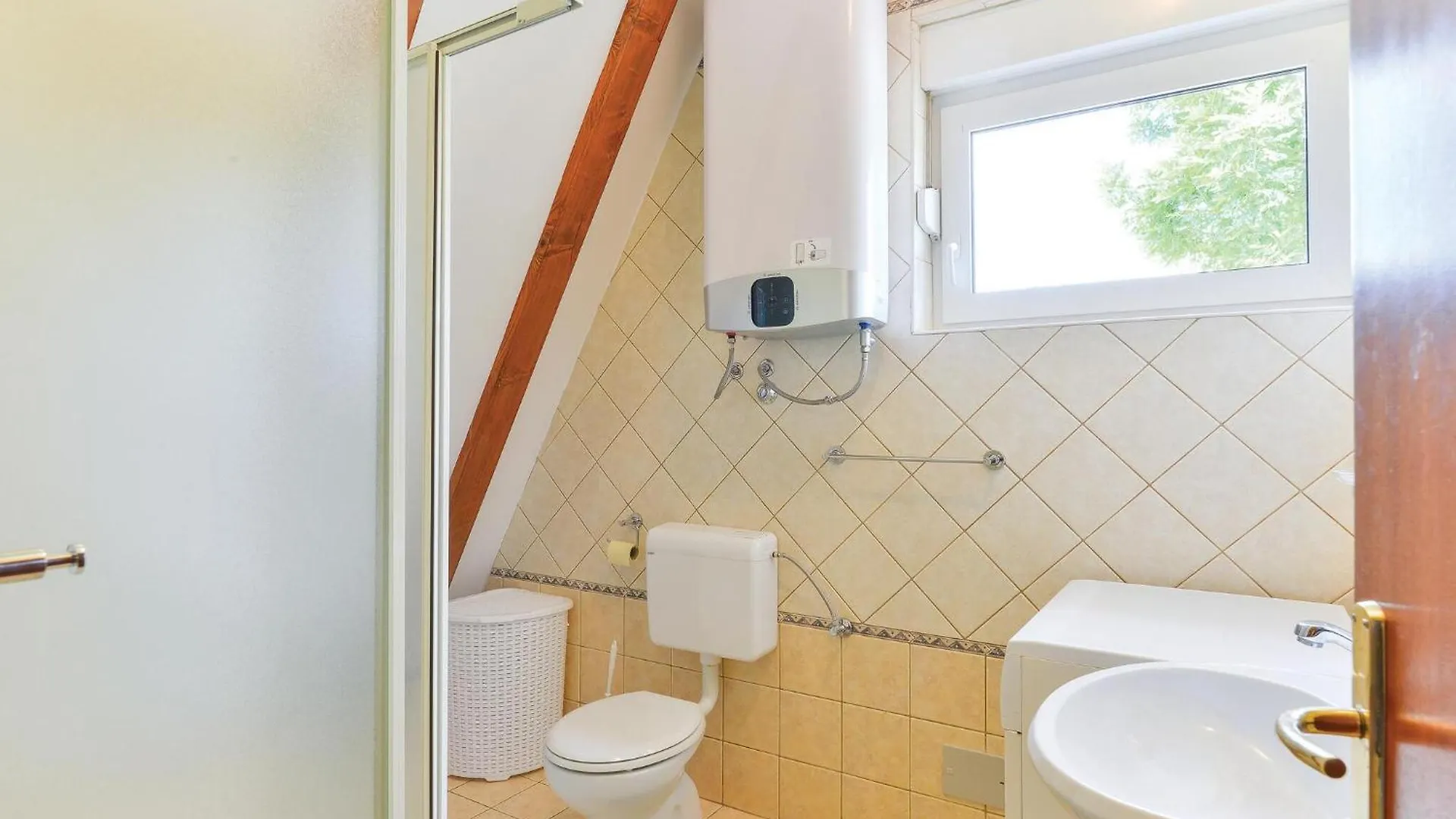 Nice Home In Gospic With Private Swimming Pool, Can Be Inside Or Outside Pridraga 0*,  Kroatien