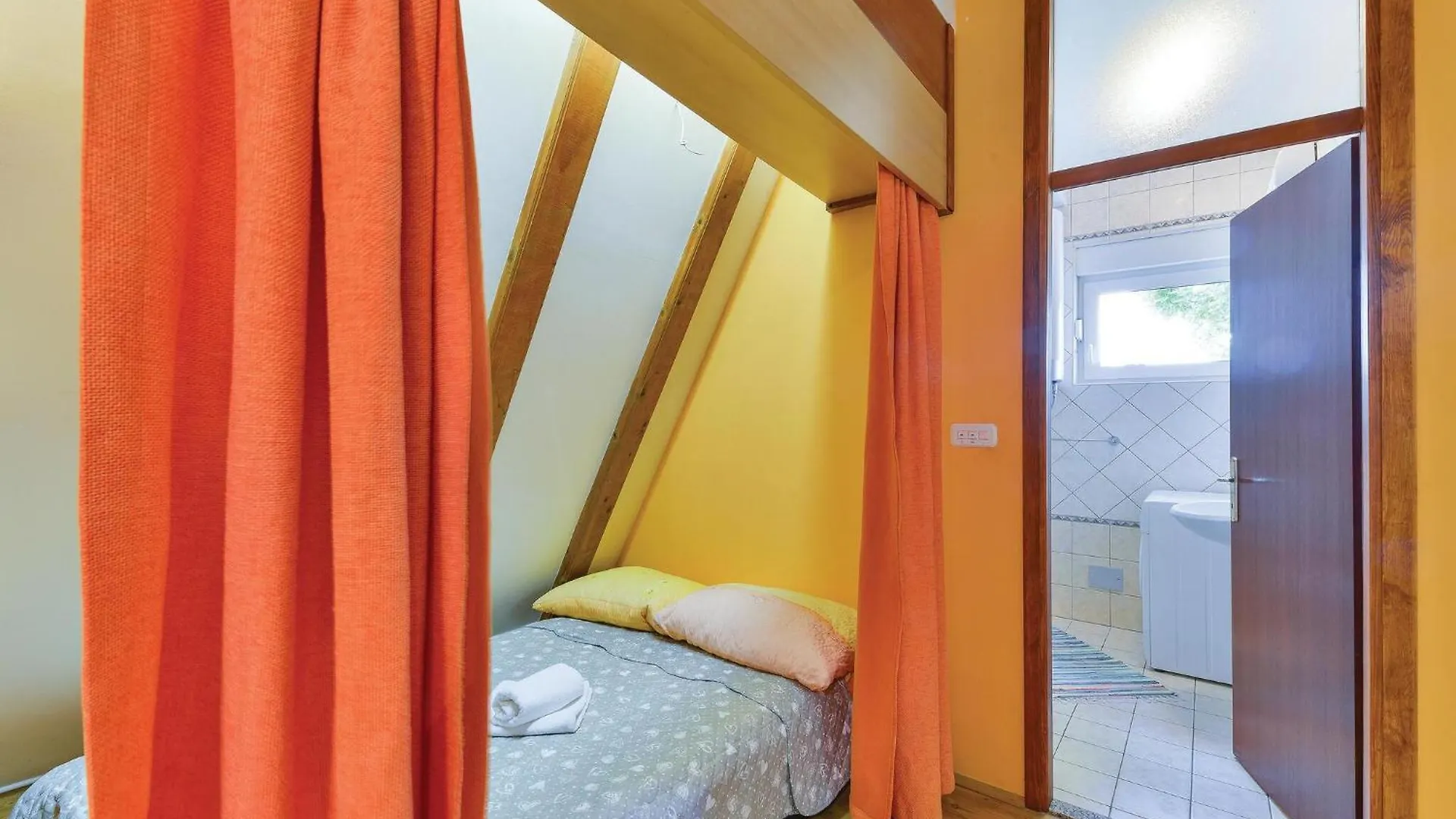 Ferienhaus Nice Home In Gospic With Private Swimming Pool, Can Be Inside Or Outside Pridraga